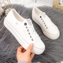 Big Star Trampki damskie na platformie białe Big Star HH274052 40. Białe trampki i tenisówki damskie Big Star, bez wzorów, retro, bez zapięcia. Za 146.94 zł.