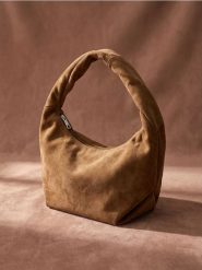 Torba hobo na ramię z imitacji zamszu - brązowy. Brązowe torby na ramię damskie Sinsay, bez wzorów, bez dodatków. Za 39.99 zł.