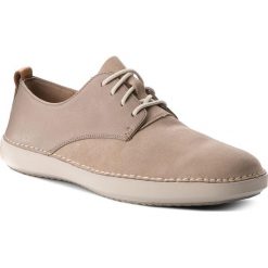 Półbuty CLARKS - Komuter Walk 261327097 Sand Combi. Półbuty na co dzień męskie marki Clarks. W wyprzedaży za 209.00 zł.