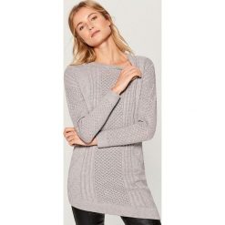 Sweter z asymetrycznym dołem - Szary. Szare swetry damskie Mohito, z asymetrycznym kołnierzem. Za 129.99 zł.