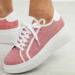 Czerwone sneakersy damskie McBraun 23356. Czerwone obuwie sportowe damskie McBraun, bez wzorów, z jeansu. Za 99.00 zł.