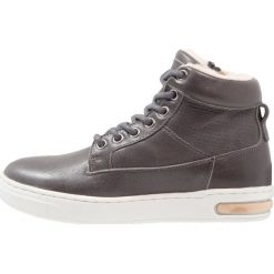 Hip Tenisówki i Trampki wysokie grey. Buty sportowe chłopięce marki Hip. W wyprzedaży za 367.20 zł.
