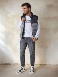 Jeansy jogger cargo - szary. Szare jeansy męskie Sinsay. W wyprzedaży za 29.99 zł.