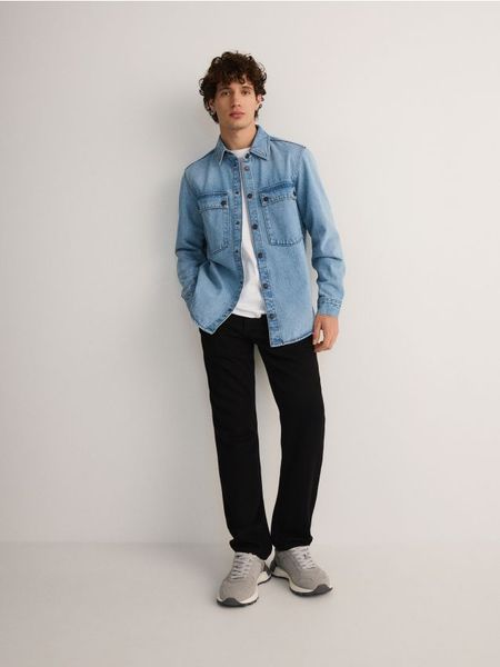 Jeansowa koszula comfort fit - niebieski. Niebieskie koszule męskie Reserved, l, bez wzorów, z denimu, bez kołnierzyka, bez ramiączek. Za 149.99 zł.