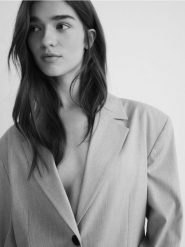 Jednorzędowa marynarka z wiskozą - jasnoszary. Szare żakiety damskie Reserved, l, bez wzorów, z tkaniny. W wyprzedaży za 99.99 zł.