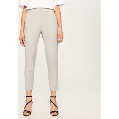 Eleganckie spodnie - Jasny szar. Spodnie materiałowe damskie marki Reserved. W wyprzedaży za 59.99 zł.