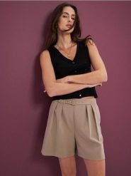 Szorty straight - beżowy. Brązowe szorty damskie Sinsay, l, bez wzorów. Za 39.99 zł.