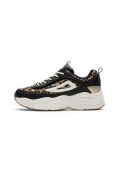 Buty sportowe damskie Fila Skye ZP A. Brązowe obuwie sportowe damskie Fila, bez wzorów, trekkingowe. Za 260.50 zł.