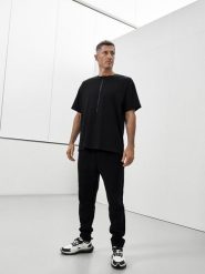 4F T-shirt loose z nadrukiem męski 4F x Robert Lewandowski - czarny L. Czarne koszulki sportowe męskie 4f, l, bez wzorów, z bawełny, bez kołnierzyka, bez ramiączek. Za 99.99 zł.