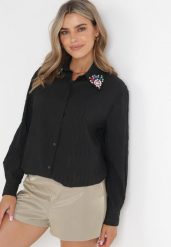Czarna Koszula z Trójkątnym Kołnierzykiem Ozdobionym Kryształkami Narella. Czarne bluzki damskie Born2be, l, bez wzorów, eleganckie, bez kołnierzyka, bez ramiączek. Za 159.99 zł.