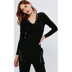 Guess Jeans - Sweter Beth. Swetry damskie marki Guess Jeans. W wyprzedaży za 299.90 zł.