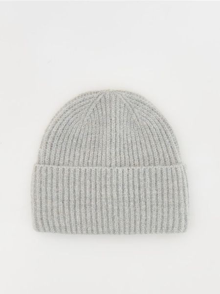 Czapka beanie - jasnoszary. Szare czapki i kapelusze damskie Reserved, bez wzorów. Za 49.99 zł.