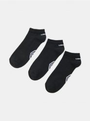 Krótkie skarpetki Umbro 3 pack - czarny. Czarne skarpety męskie Sinsay, bez wzorów. Za 19.99 zł.