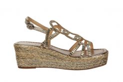 Sandały Alma En Pena V2551454 Luna Bronze 207002, Złoty, Skóra ekologiczna - 39. Brązowe sandały damskie Alma en Pena, z aplikacjami, z gumy, bez obcasa, na koturnie, bez zapięcia. W wyprzedaży za 314.10 zł.