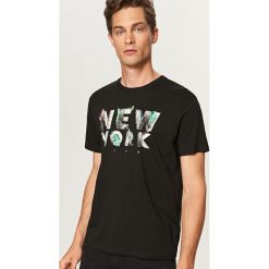 T-shirt New York - Czarny. T-shirty męskie marki Giacomo Conti. Za 29.99 zł.