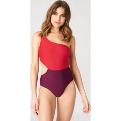 NA-KD Swimwear Kostium kąpielowy na jedno ramię Color Block - Purple. Fioletowe kostiumy jednoczęściowe damskie NA-KD Swimwear. W wyprzedaży za 33.90 zł.