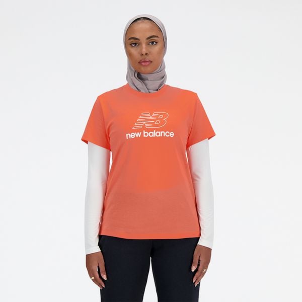 Koszulka damska New Balance WT41816GFR – pomarańczowa. Brązowe koszulki sportowe damskie New Balance, l, bez wzorów, z materiału, eleganckie, bez kołnierzyka. Za 69.99 zł.