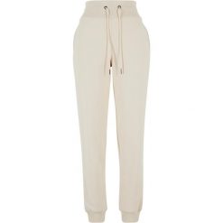 Damskie spodnie dresowe Urban Classics Cozy. Białe spodnie dresowe damskie Urban Classics, bez wzorów, z bawełny, do biegania. Za 244.50 zł.