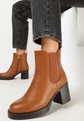 Brązowe Botki na Słupku z Elastyczną Wstawką Rifaog. Brązowe botki damskie Born2be, bez obcasa, na obcasie, bez zapięcia. Za 149.99 zł.
