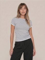 Koszulka z domieszką wiskozy - szary. Szare t-shirty damskie Sinsay, l, bez wzorów, z wiskozy, bez kołnierzyka. Za 19.99 zł.