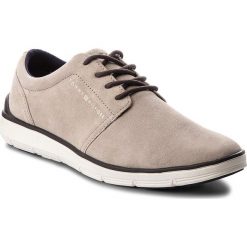 Półbuty TOMMY HILFIGER - Lightweight City Suede Shoe FM0FM01610 Taupe 255. Półbuty na co dzień męskie marki Tommy Hilfiger. W wyprzedaży za 419.00 zł.