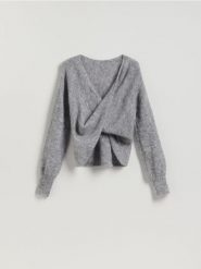 Sweter z wełną - beżowy. Brązowe swetry damskie Reserved, l, bez wzorów, z dzianiny, bez kołnierzyka, bez ramiączek, bez kaptura. Za 179.99 zł.