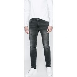 Review - Jeansy Jeremy. Jeansy męskie marki Review. W wyprzedaży za 139.90 zł.