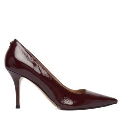 Szpilki Guess. Czerwone szpilki damskie Guess, z aplikacjami, bez obcasa, bez zapięcia. Za 679.99 zł.