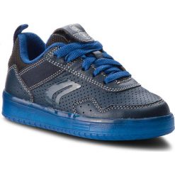 Sneakersy GEOX - J Kommodor B. B J845PB 05411 C4226 Navy/Royal. Półbuty chłopięce marki Geox. W wyprzedaży za 219.00 zł.