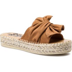 Espadryle REFRESH - 69731 Camel. Brązowe klapki damskie Refresh, bez wzorów, z materiału, bez obcasa. W wyprzedaży za 119.00 zł.