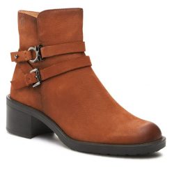Botki Caprice. Brązowe botki damskie Caprice, bez obcasa, na słupku, bez zapięcia. Za 419.99 zł.