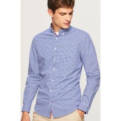 Koszula slim fit w drobną kratkę - Granatowy. Niebieskie koszule męskie marki Reserved, w kratkę. W wyprzedaży za 69.99 zł.