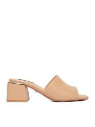 Nine West Klapki CEO-6223-9 Beżowy. Brązowe klapki damskie Nine West, bez wzorów, ze skóry, bez obcasa. Za 199.99 zł.