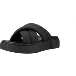 Sandały TOMMY JEANS FLATFORM SANDAL Czarny. Czarne sandały damskie Tommy Hilfiger, bez wzorów, z jeansu, bez obcasa, bez zapięcia. Za 293.99 zł.
