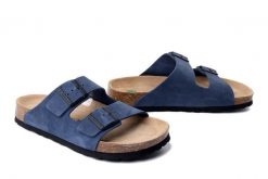 DR. BRINKMANN 600175-05 blau, klapki damskie. Niebieskie klapki damskie Dr. Brinkmann, bez wzorów, ze skóry, bez obcasa. Za 269.90 zł.