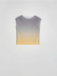 T-shirt kimono z plisowanej dzianiny - wielobarwny. T-shirty damskie Reserved, l, bez wzorów, z dzianiny, bez kołnierzyka. W wyprzedaży za 39.99 zł.