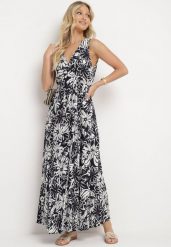 Czarna Wiskozowa Sukienka z Kopertowym Dekoltem Wiązana na Szyi z Gumką w Talii Vikissai. Czarne sukienki damskie Born2be, m, bez wzorów, z wiskozy, eleganckie, bez kołnierzyka, bez ramiączek, maxi, kopertowe. Za 74.99 zł.