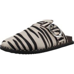 Buty CARMELA 163278C Nadruk zwierzęcy. Klapki damskie Carmela, bez wzorów, ze skóry, bez obcasa. Za 317.99 zł.