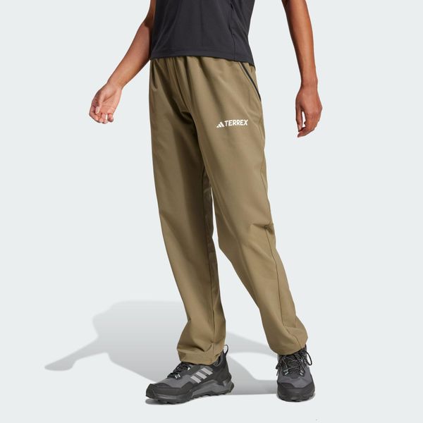 Spodnie Terrex Multi Liteflex. Brązowe spodnie sportowe damskie Adidas, bez wzorów, z materiału, trekkingowe. Za 369.00 zł.