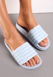 Niebieskie Klapki Basenowe z Szerokim Paskiem z Pikowaniem Tandra. Niebieskie klapki damskie Renee, bez wzorów, bez obcasa, na płaskiej podeszwie. Za 39.99 zł.