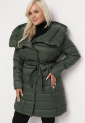 Zielona Pikowana Kurtka z Nieodpinanym Kapturem i Paskiem Elliota. Zielone kurtki damskie Born2be, xl, bez wzorów. Za 129.99 zł.