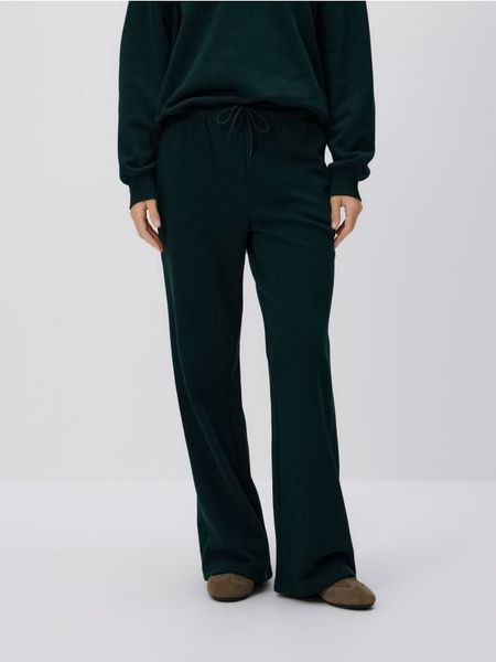 Bawełniane spodnie dresowe - morski. Zielone spodnie dresowe damskie Reserved, l, bez wzorów, z bawełny. Za 119.99 zł.