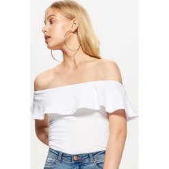 Bluzka cold arms z falbaną - Biały. Bluzki damskie marki Cropp. Za 49.99 zł.