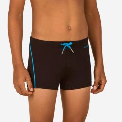 Bokserki pływackie dla dzieci Nabaiji 100 Plus. Czarne kąpielówki dla chłopców Decathlon, bez wzorów, z elastanu. Za 19.99 zł.