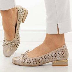 Złote ażurowe czółenka damskie na obcasie M.Daszyński Sa285-2. Żółte czółenka damskie M.Daszyński, z aplikacjami, ze skóry, casualowe, z okrągłym noskiem, bez obcasa, na obcasie, bez zapięcia. Za 189.00 zł.