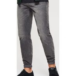 Jeansy COMFORT - Szary. Szare jeansy męskie Cropp. Za 119.99 zł.