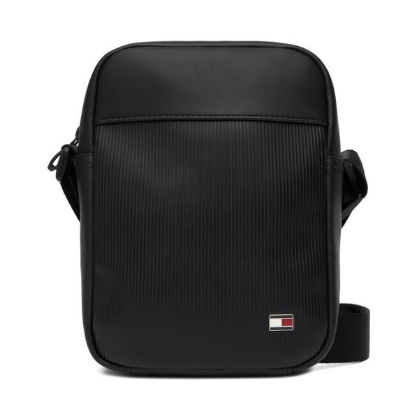 Saszetka Tommy Hilfiger. Czarne saszetki męskie Tommy Hilfiger, młodzieżowe, małe. Za 329.99 zł.