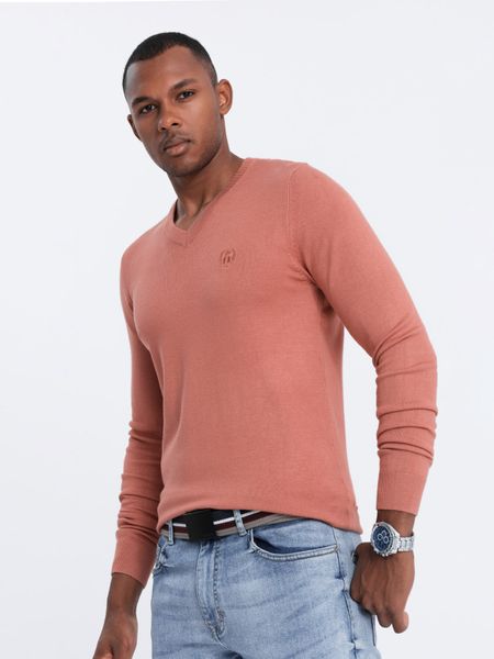 Sweter męski z haftem - różowy V18. Czerwone swetry przez głowę męskie Ombre Clothing, m, bez wzorów, z wiskozy, bez kołnierzyka. W wyprzedaży za 39.99 zł.