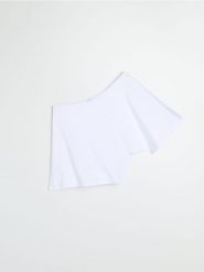 Asymetryczna bluzka z domieszką modalu i rękawem kimono - biały. Białe bluzki damskie Sinsay, l, bez wzorów, z asymetrycznym kołnierzem, bez ramiączek. Za 39.99 zł.