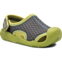 Sandały CROCS - Swiftwater Sandal K 204024 Graphite/Volt Green. Sandały chłopięce marki Crocs. W wyprzedaży za 149.00 zł.
